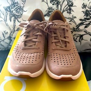 Artrex tennis shoes.